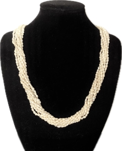 Naszyjnik z drobnych pereł