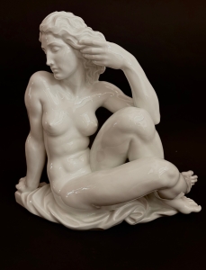 "Zamyślona" projekt: Robert Ullamann, Miśnia (Meissen), lata 40ty XX w.